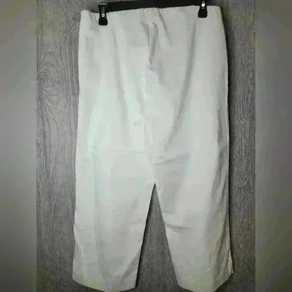 Vintage Womens white capris size medium made kn the U.S.A. - Picture 3 of 3